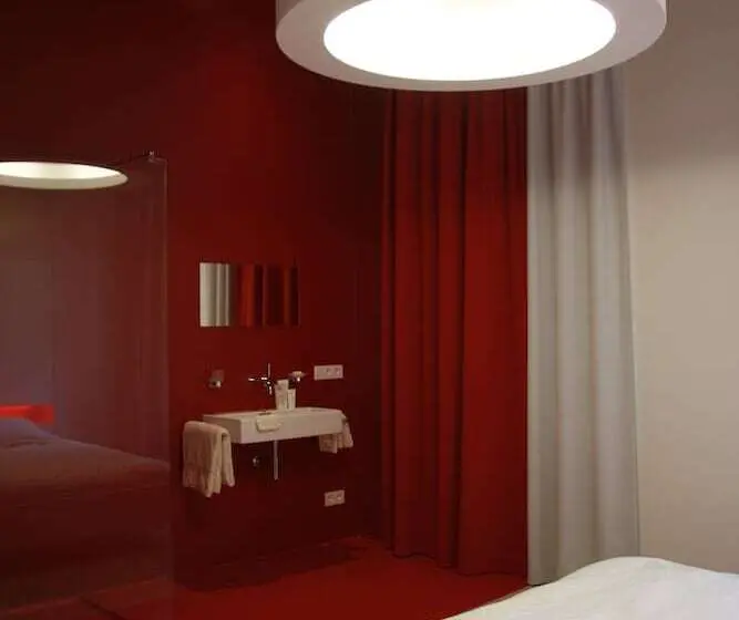 スイート, The Red Spot