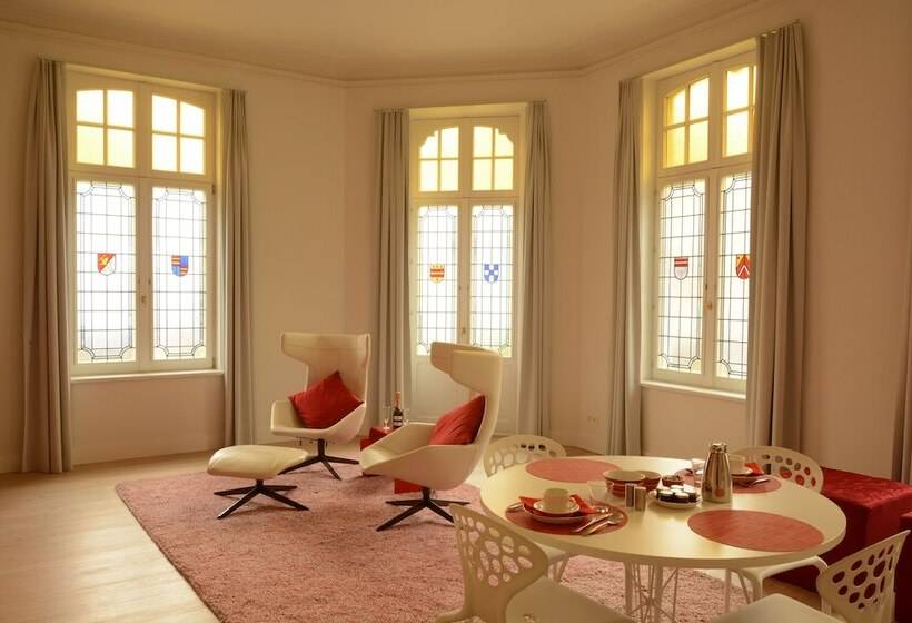 套房, The Red Spot