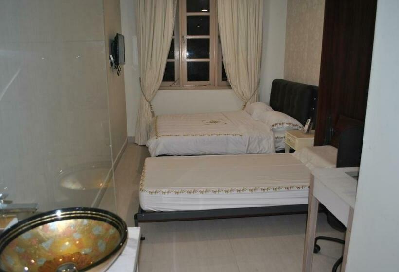 اتاق لوکس, Jayleen Clarke Quay