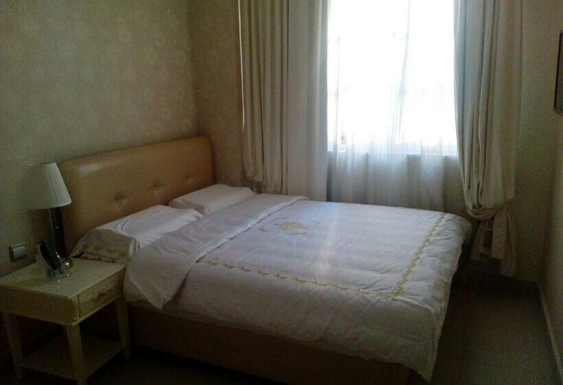 اتاق لوکس, Jayleen Clarke Quay