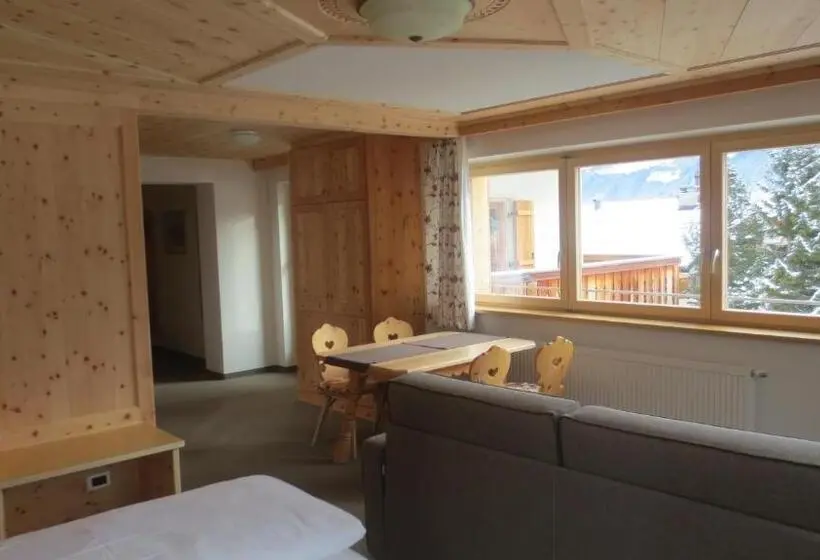 デラックスの４人部屋, Borest