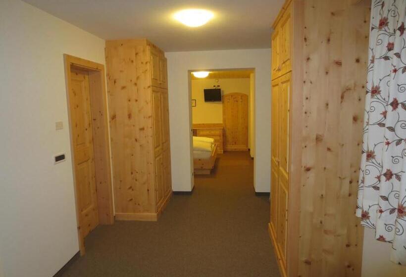 Четырехместный Номер Deluxe, Borest