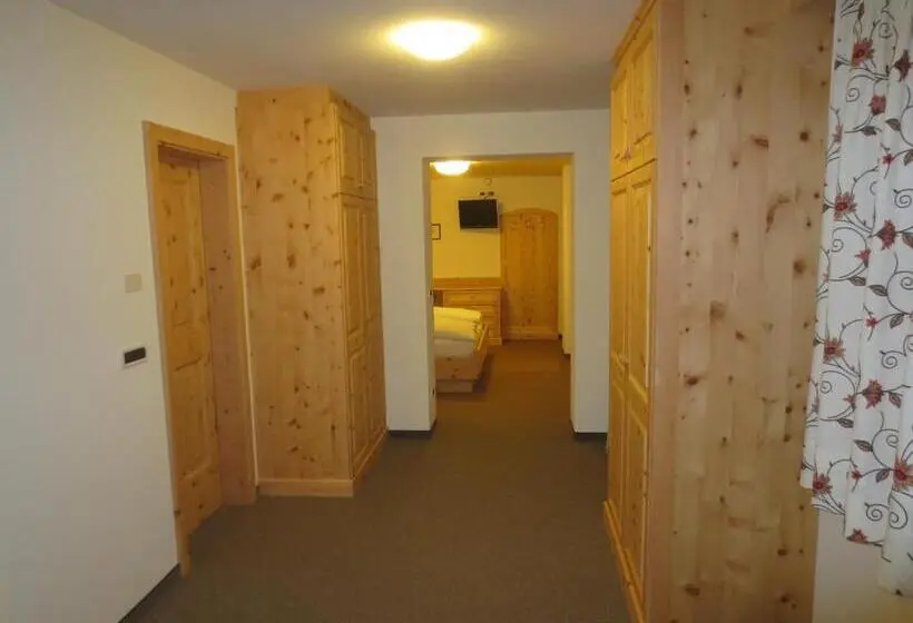 デラックスの４人部屋, Borest