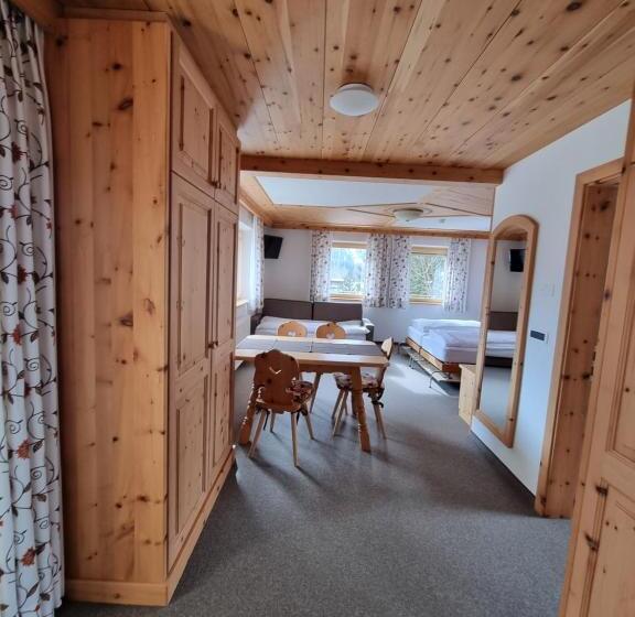 Четырехместный Номер Deluxe, Borest