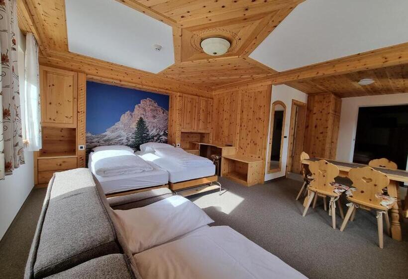 Четырехместный Номер Deluxe, Borest