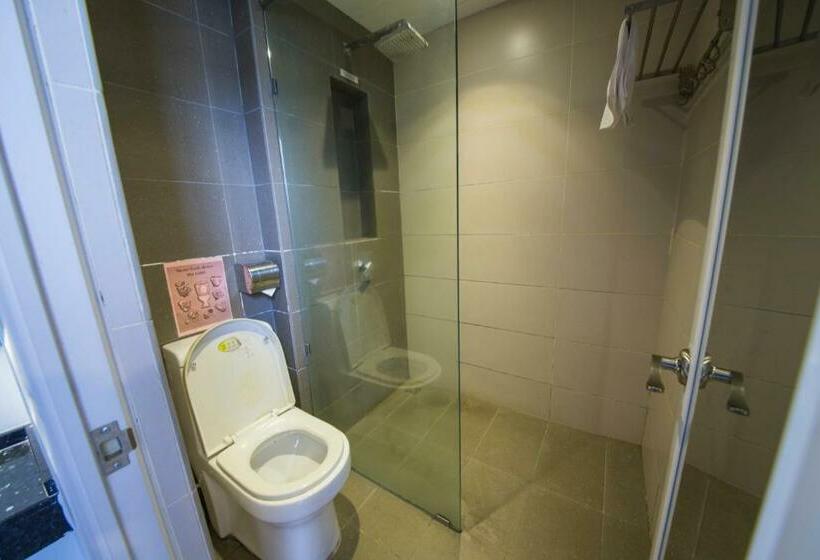 اتاق اجرایی, B&s Boutique