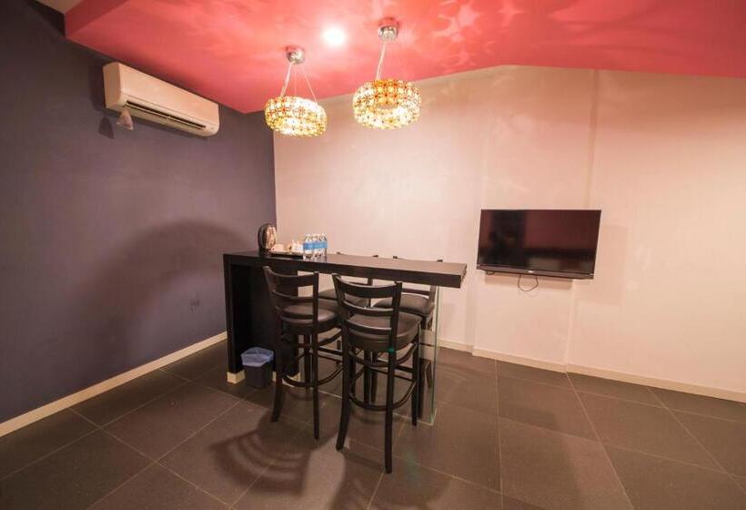 سوییت خانوادگی, B&s Boutique