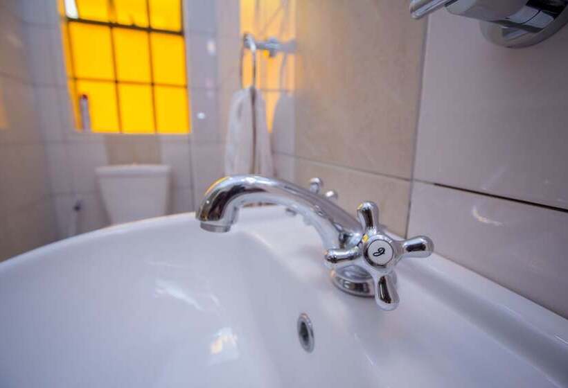 اتاق لوکس, Capital Heights