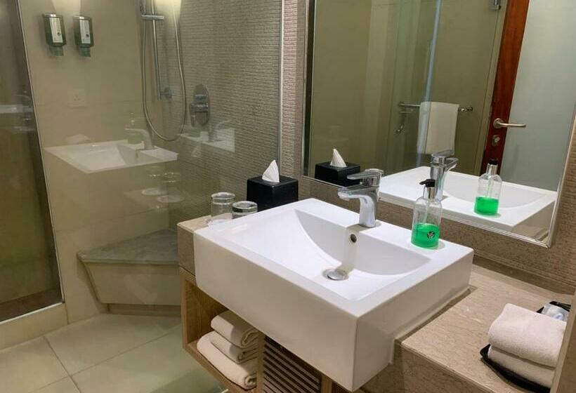 غرفة ديلوكس مطلة على حمام السباحة, Fairfield By Marriott Bali Legian