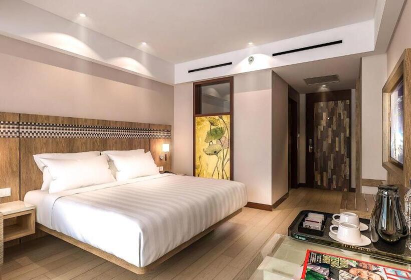 غرفة ديلوكس مطلة على حمام السباحة, Fairfield By Marriott Bali Legian