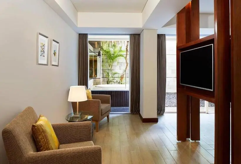 Suite King Bed