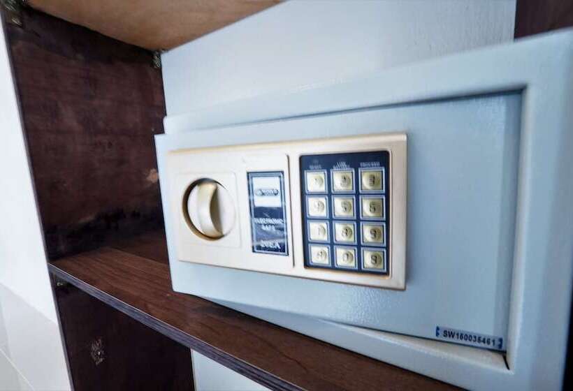 اتاق راحتی, Green House 1998