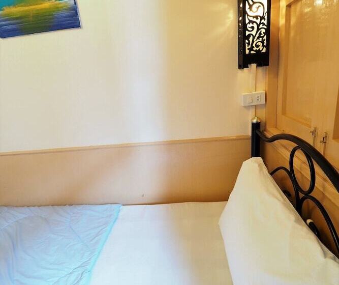 اتاق استاندارد با سرویس بهداشتی مشترک, Green House 1998