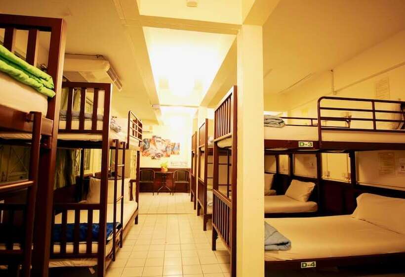 تختخواب در اتاق مشترک, Green House 1998