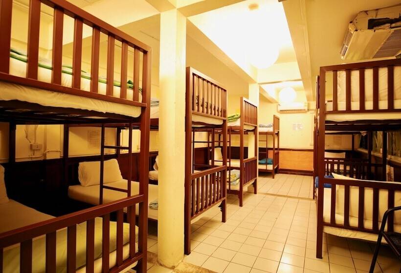 تختخواب در اتاق مشترک, Green House 1998