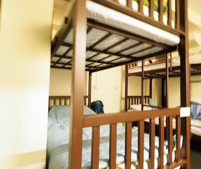 تختخواب در اتاق مشترک, Green House 1998