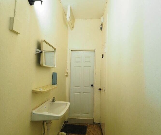 اتاق استاندارد یک تخته با سرویس بهداشتی مشترک, Green House 1998