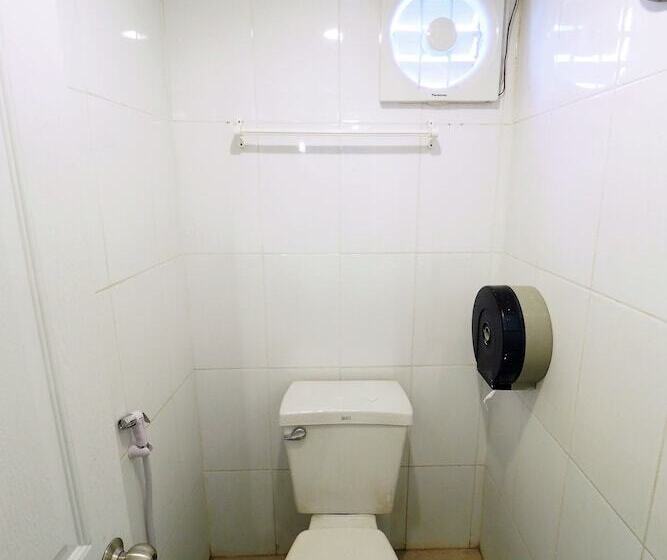 اتاق استاندارد یک تخته با سرویس بهداشتی مشترک, Green House 1998