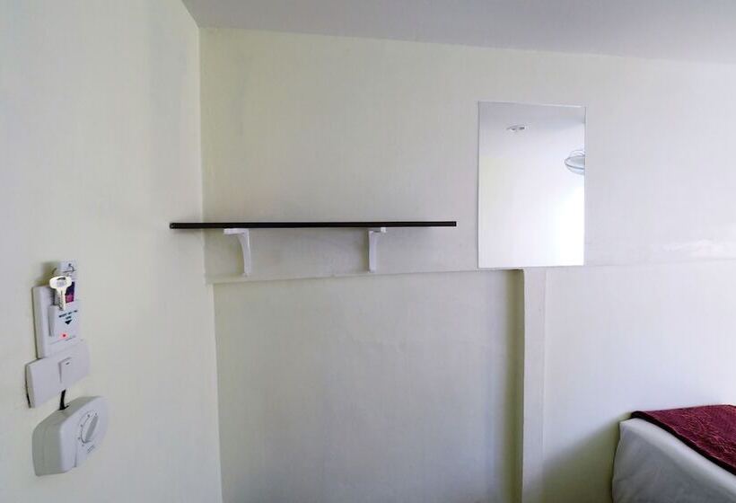 اتاق استاندارد یک تخته با سرویس بهداشتی مشترک, Green House 1998