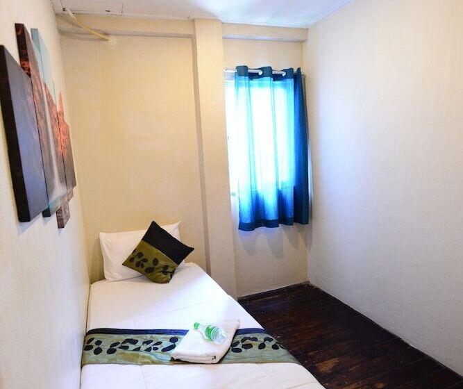 اتاق استاندارد یک نفره, Green House 1998