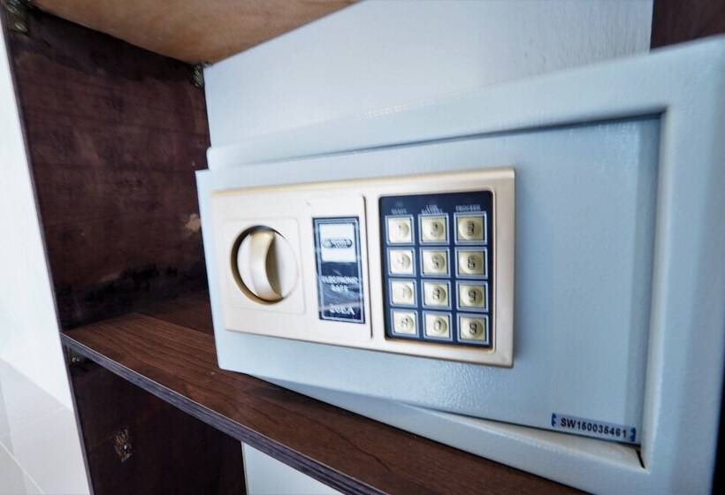 اتاق راحتی, Green House 1998