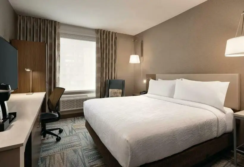 Standard Room King Bed Adapted for people with reduced mobility