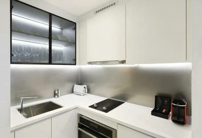 استودیوی لوکس, Oakwood Studios Singapore
