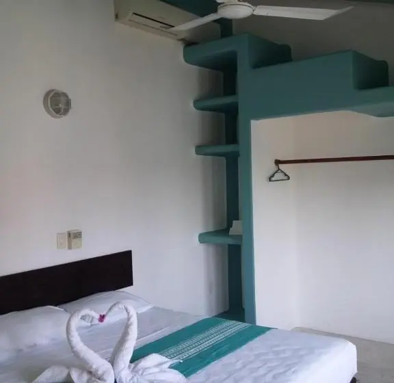 スイート, Delphinus Inn