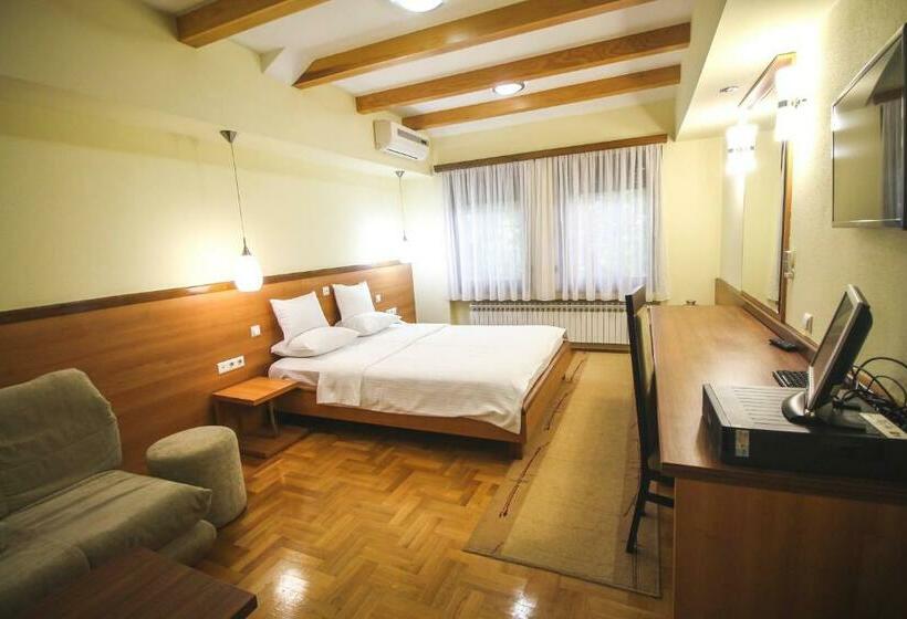 اتاق استاندارد سه نفره, Vila Vrbas