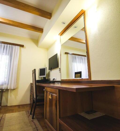 اتاق استاندارد سه نفره, Vila Vrbas