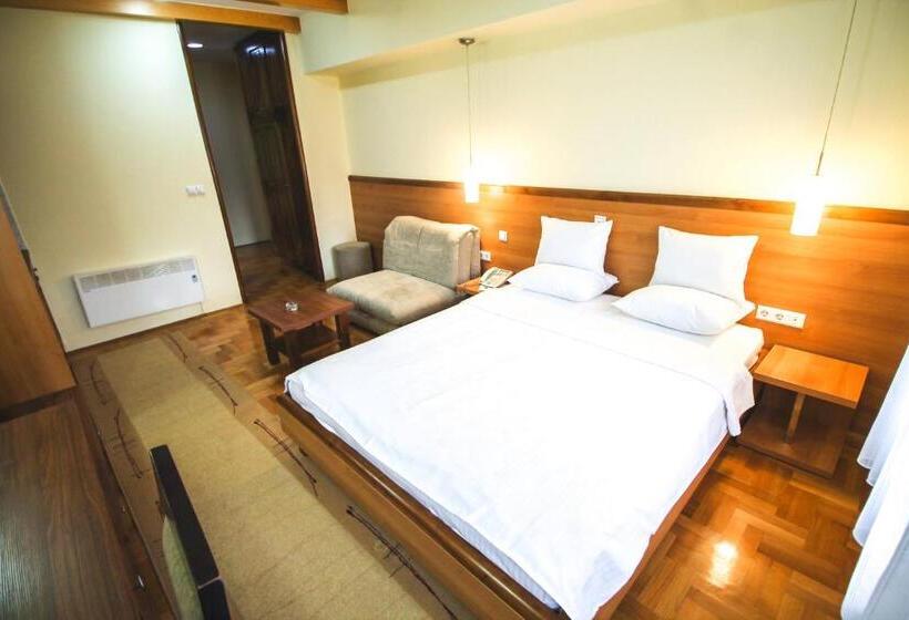 سوئیت 2 خوابه, Vila Vrbas