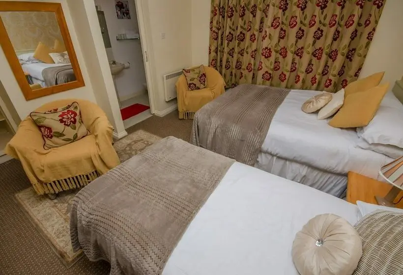Basic Kolmen Hengen Huone, Killarney View House B&b