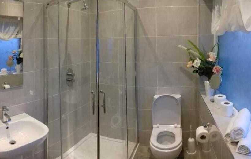 Basic Triple Occupancy Room, Killarney View House B&b