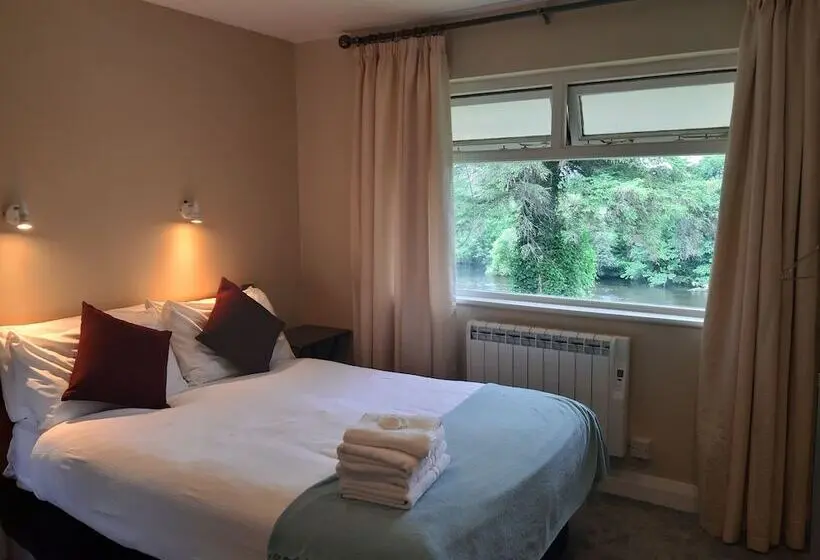 Basic Kolmen Hengen Huone, Killarney View House B&b