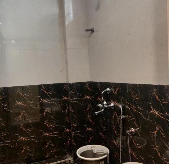 חדר דלוקס לשלושה, Purple Inn