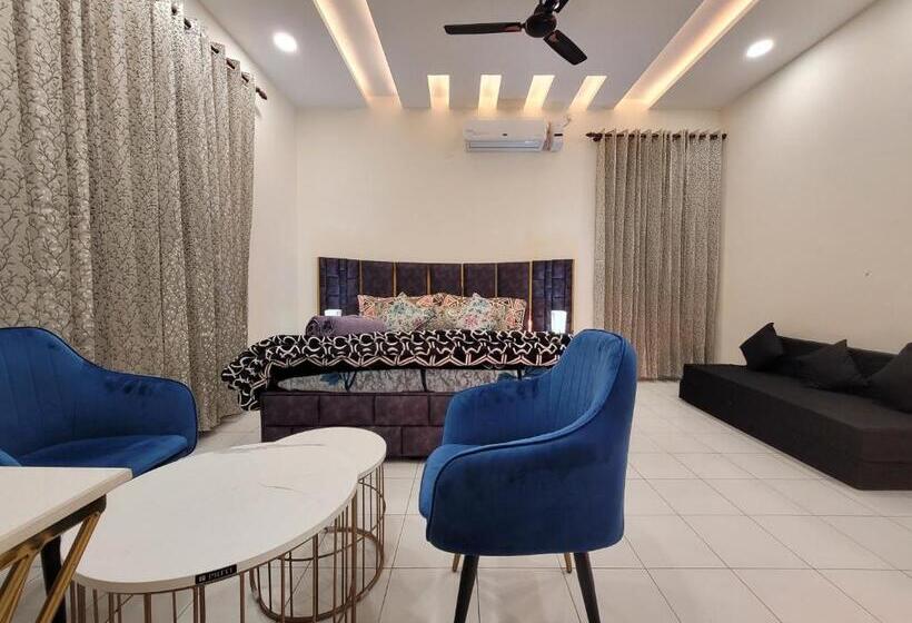 디럭스 4인 룸, Regalia Home Sapphire Stay