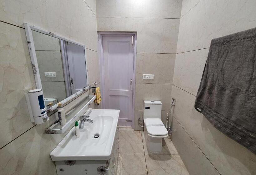 스탠다드 룸 킹사이즈 침대, Regalia Home Sapphire Stay