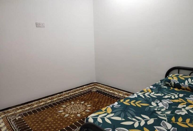 Дом 4 Спальни, Kayu Cengal Homestay