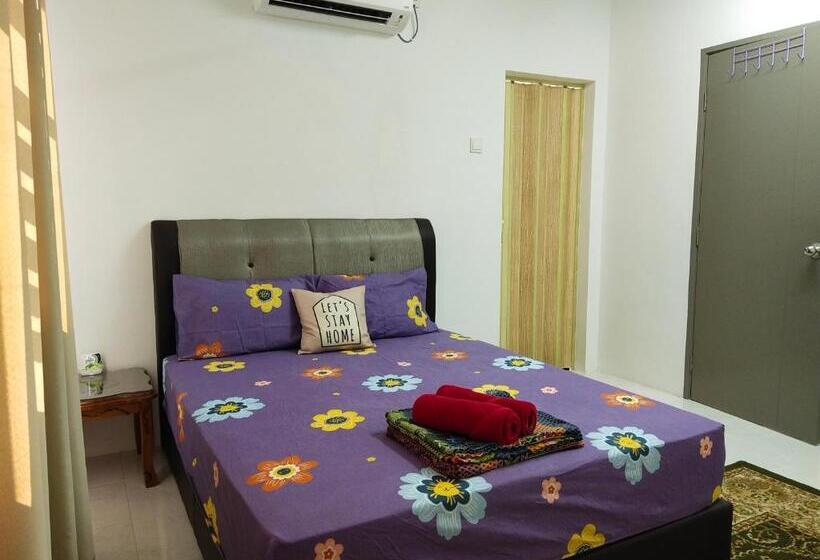 Дом 4 Спальни, Kayu Cengal Homestay