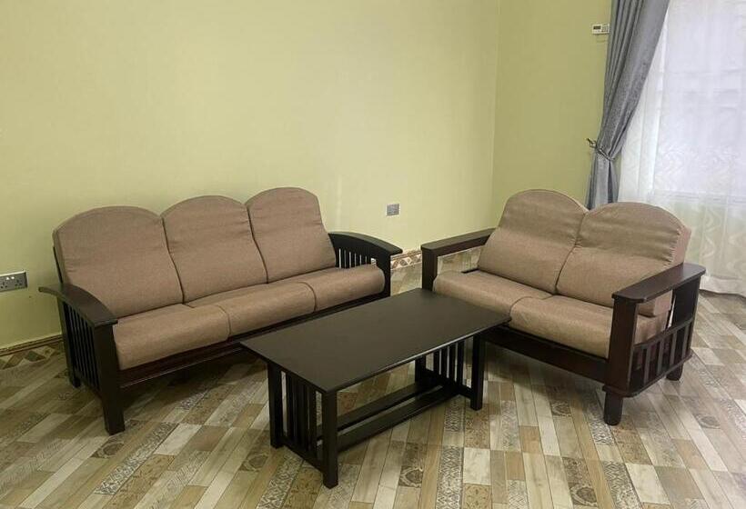 اتاق اکونومی, Ronald Virtue Apartments