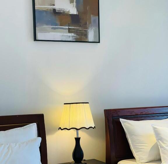 اتاق استاندارد چهار تخته, Khách Sạn Romo