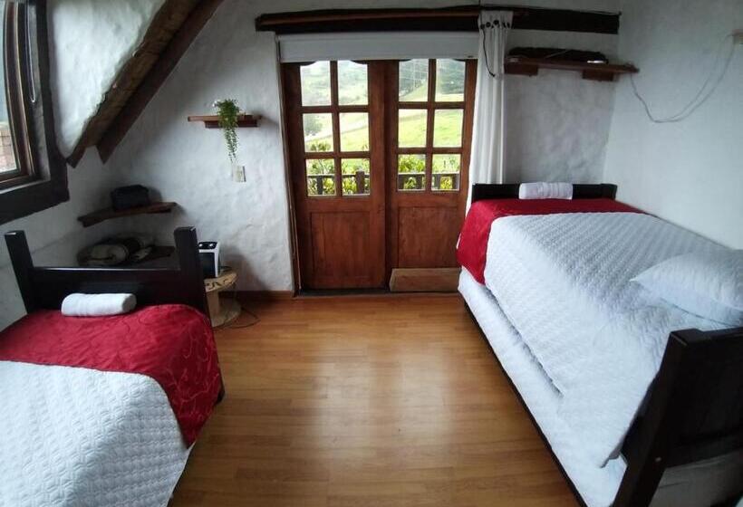 חדר סטנדרט לשלושה עם מרפסת, Hostal Finca Huatabampo