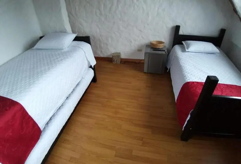 バルコニー付きスタンダードトリプルルーム, Hostal Finca Huatabampo