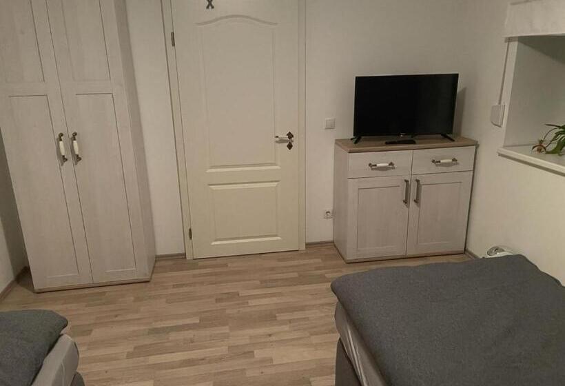 带共用浴室的标准房间, Pension An Der Koppel In 06796 Brehna