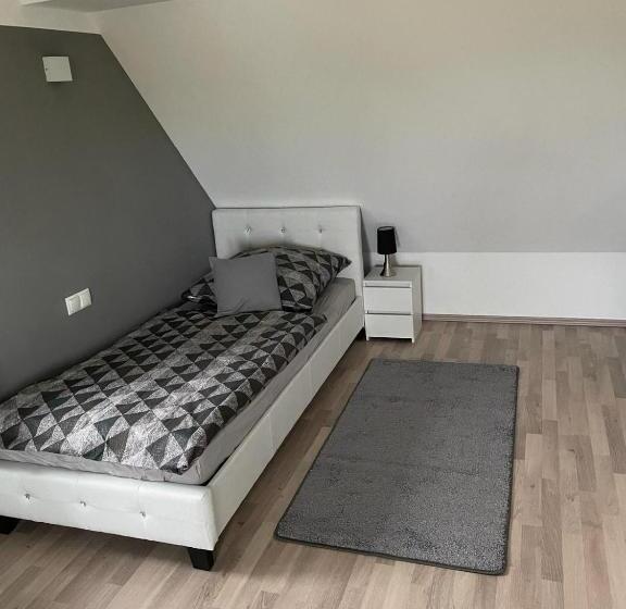 带共用浴室的标准房间, Pension An Der Koppel In 06796 Brehna