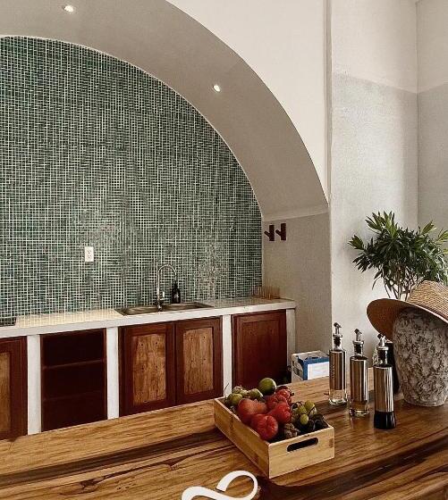 اتاق لوکس با تخت بزرگ, Lo Villa Phu Yen