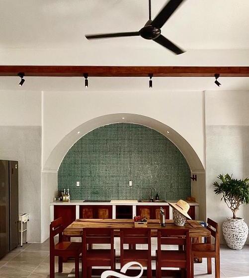 اتاق لوکس با تخت بزرگ, Lo Villa Phu Yen