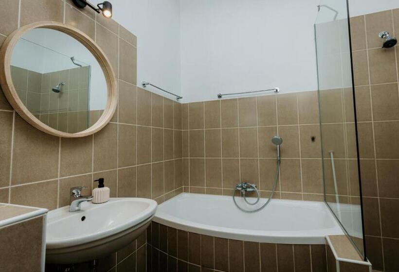 اتاق خانوادگی, Fritz Manor Bed And Breakfast