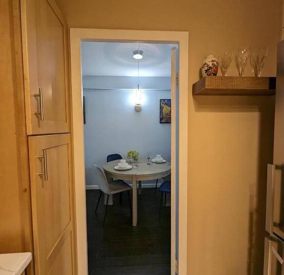 آپارتمان 1 خوابه, Fully Renovated Manhattan Gem