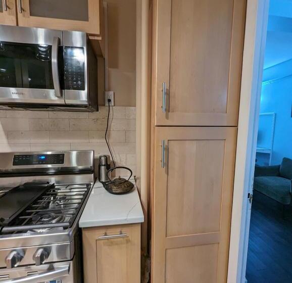 침실 1개 아파트, Fully Renovated Manhattan Gem